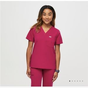 Figs Catarina™ One-Pocket Scrub Top Petite Small Ultra Rose